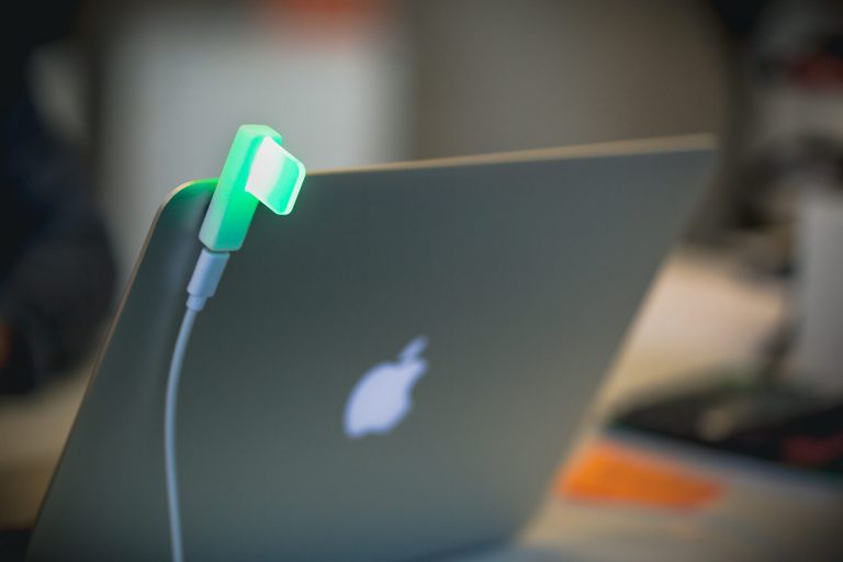 How Having a Do Not Disturb Light Can Shockingly Increase Your Office Productivity 5 Luxafor Flag is a USB busy light that displays your availability and helps you organize your workflow.