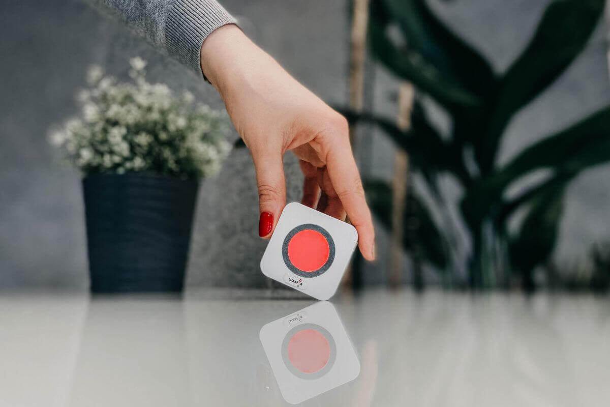 Luxafor Cube standalone do not disturb light Luxafor Cube standalone do not disturb light