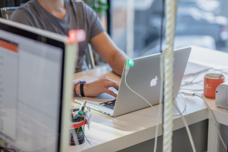 Experiment: 3 Ways to Minimize Interruptions at Work 3 Luxafor 2 1