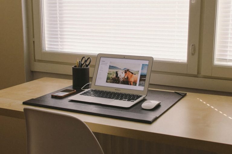 5 Most Important Skills for Remote Employees 3 Tidy desk at home Luxafor