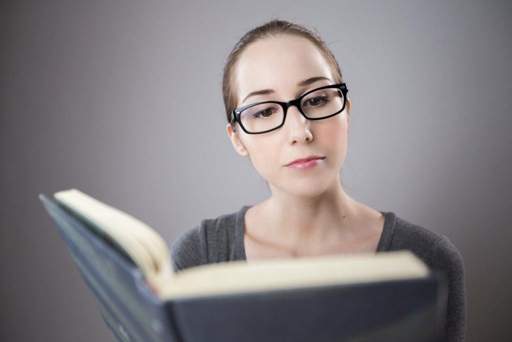5 Ways To Boost Your Productivity While Being Busy 2 Woman reading a book Luxafor