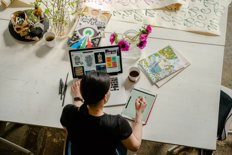 Find a safe and Fun Working Environment to Increase Productivity 2 Work at home desk Luxafor