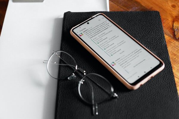 9 Tips How to Organize Slack Communication for Maximum Team Productivity 2 Slack on mobile - Luxafor