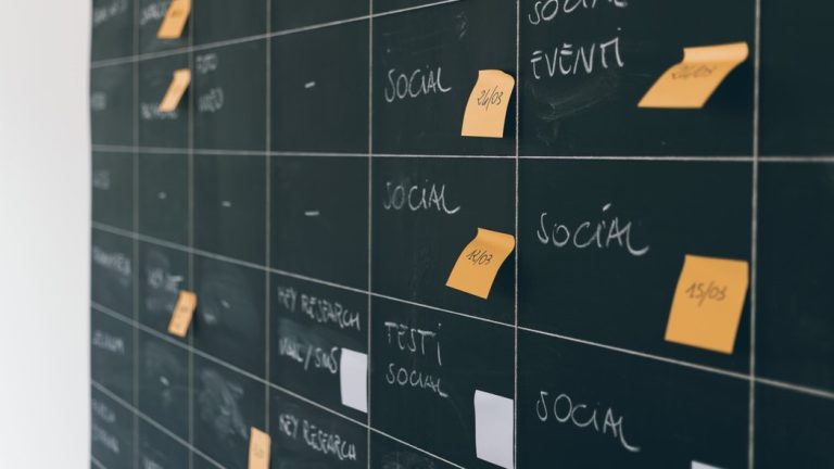 Break Free From Social Media Addiction With This 3-Step Plan 3 Social media plan Luxafor