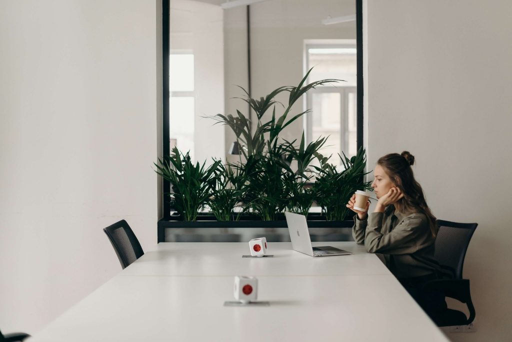 Productivity vs efficiency — how to spot the difference and which one you and your team should prioritize? 8 Office work 10 - Luxafor