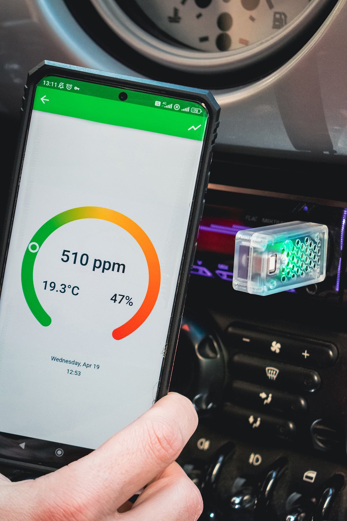 Luxafor CO2 Dongle – Remote-Controlled Indoor Air Quality Reader 15 green Luxafor CO2 Dongle with an app