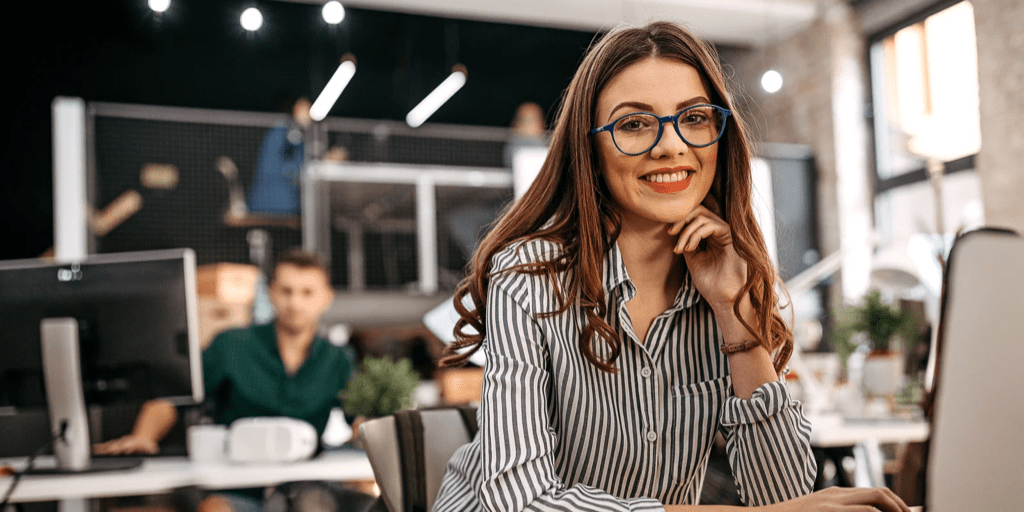 Top 8 Productivity Tools for Remote Workers 5 Woman at work Luxafor