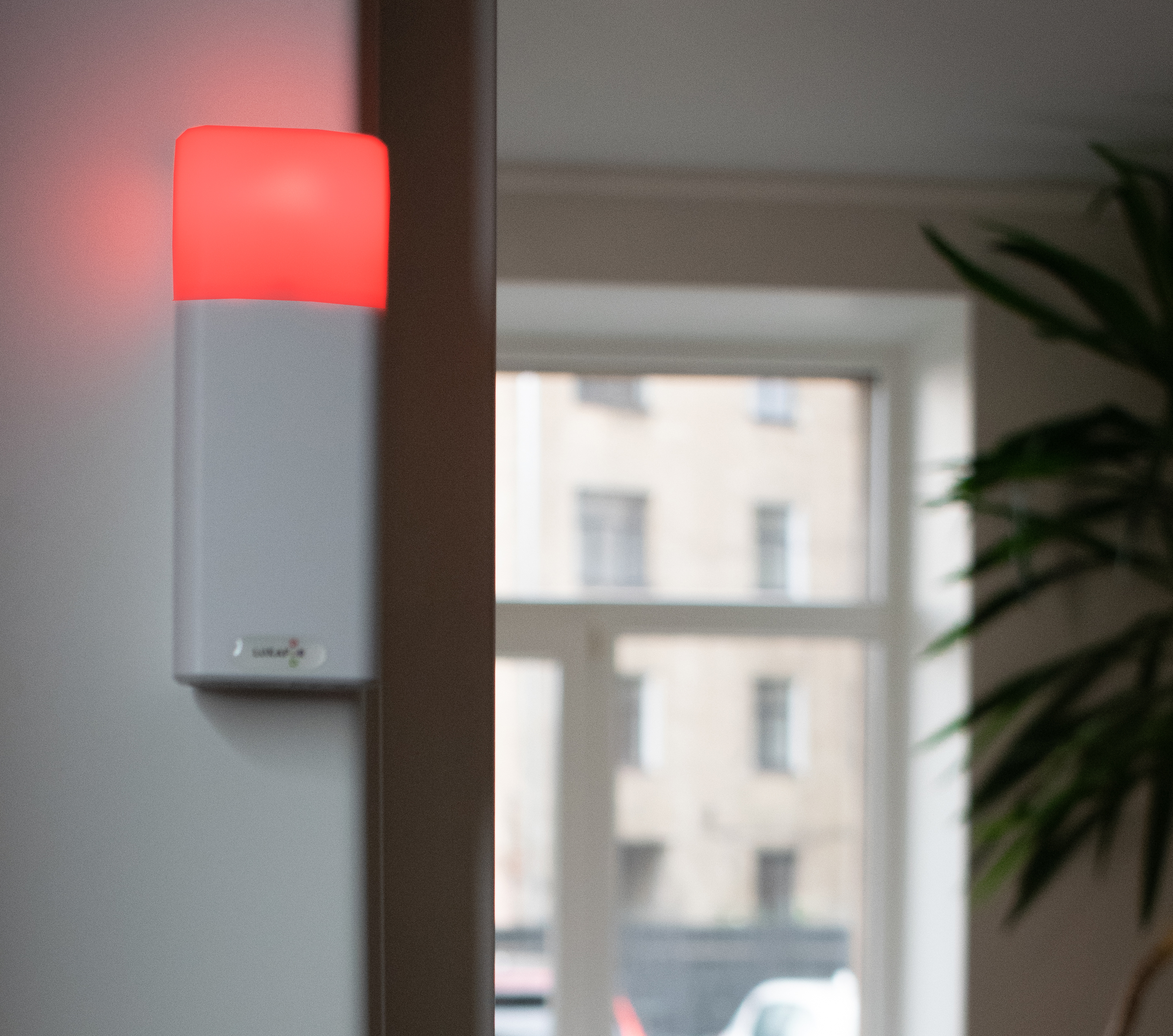 Luxafor Switch PRO – Wireless Busy Light – Availability Indicator 22 Luxafor Switch Pro
