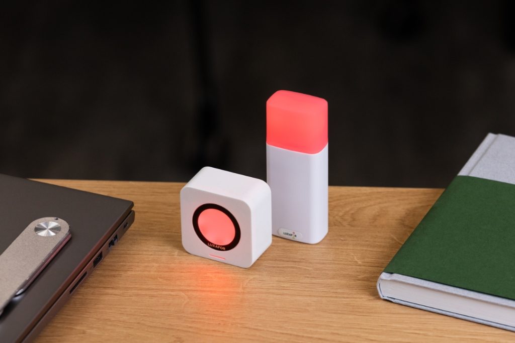 Luxafor Switch PRO – Wireless Busy Light – Availability Indicator 18 Luxafor Switch pro wireless busy light for office