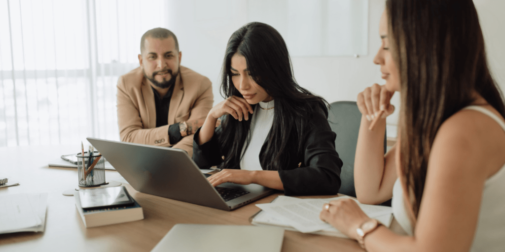 Top 9 Tips for Managing Distractions and Priorities 4 How to maintain a healthy and result-oriented work environment distract