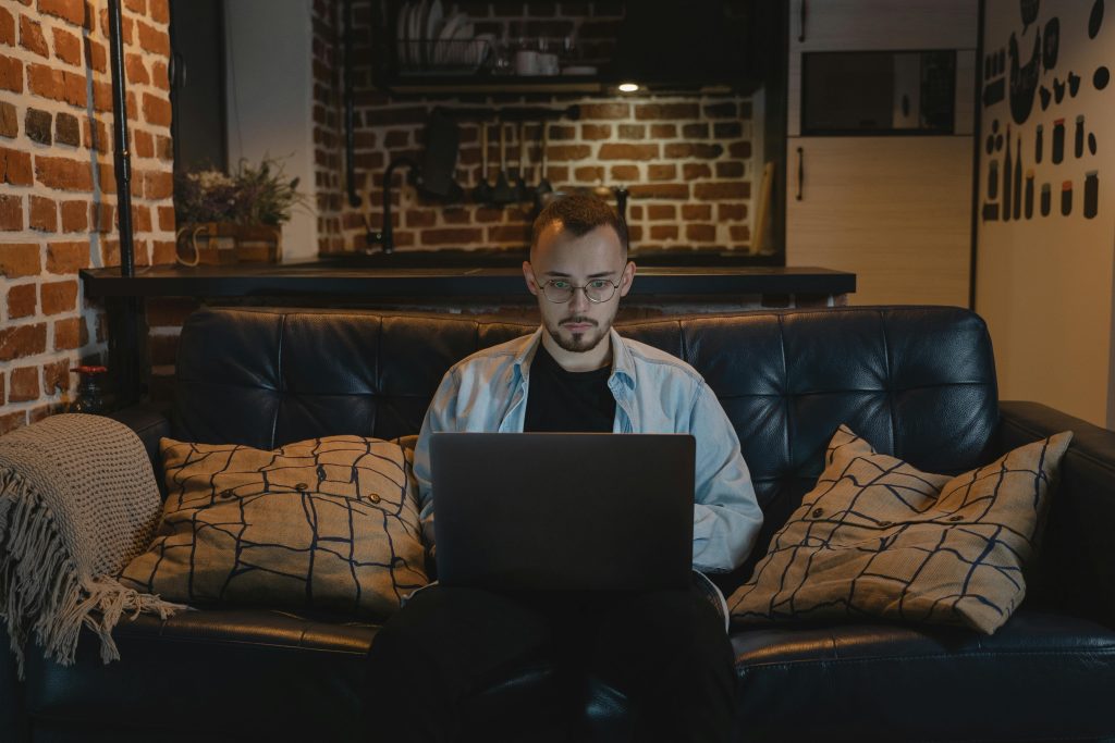 7 Tips to Organize Your Remote Office to Enhance Productivity 3 7 Tips To Organize Your Remote Office To Enhance Productivity