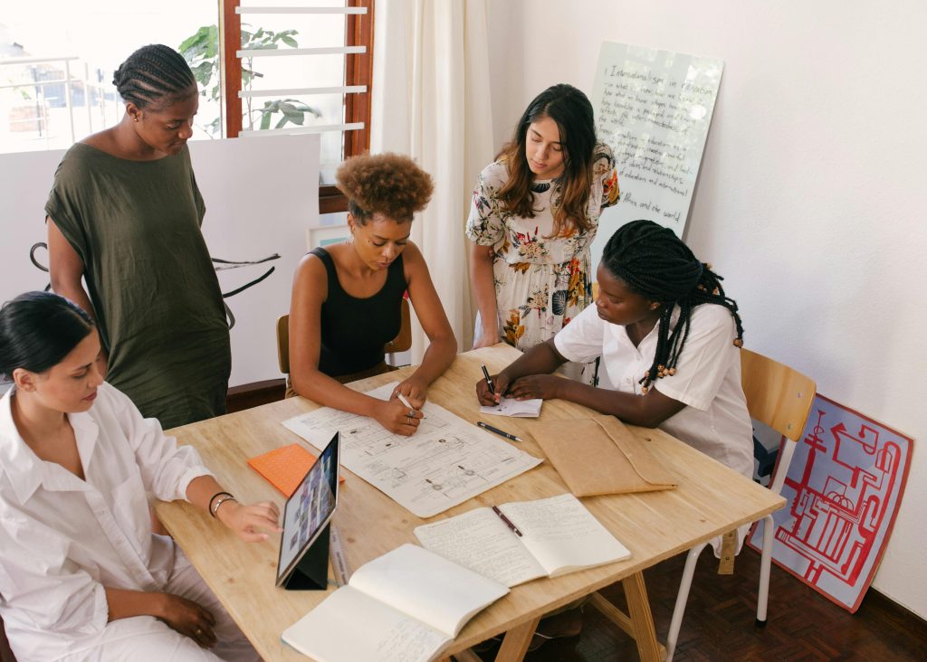 Traditional vs. Modern Project Management Techniques: An Overview 2 Project management techniques