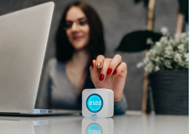 How to Work Less and Get More Done? 2 Luxafor Pomodoro timer